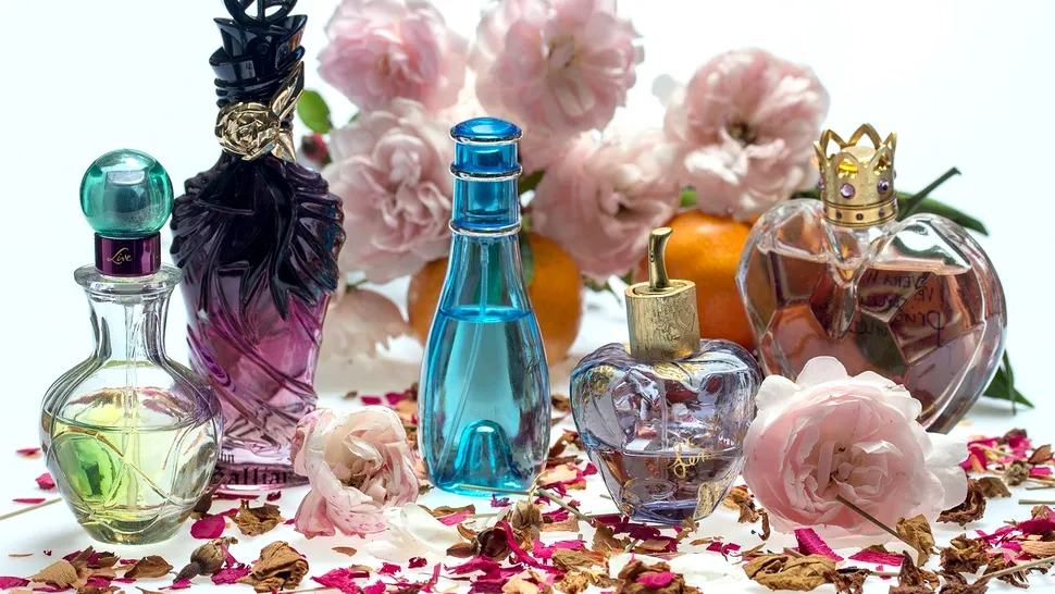Cât persistă un parfum original pe piele? În ce situații mirosul poate persista mai puțin