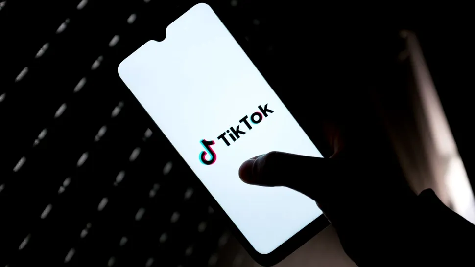 Un îndrăgit influencer din România și-a pierdut viața într-un teribil accident rutier. Avea doar 17 ani și era popular pe TikTok