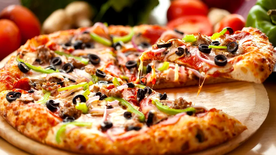 Cum se prepară pizza care nu îngrașă. Ce conține și cum o poți prepara acasă
