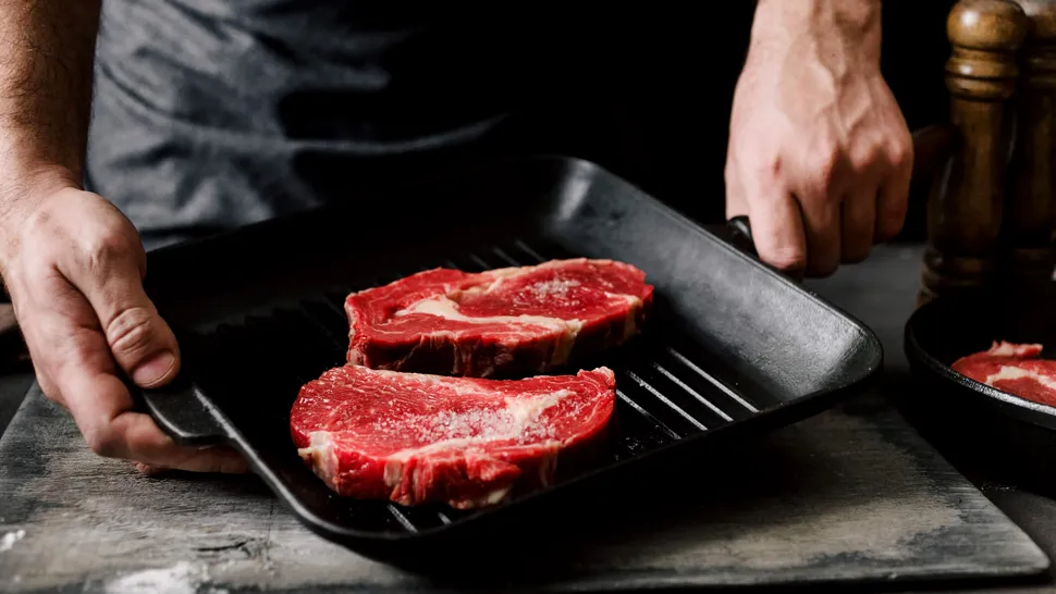 Câte grame pierde carnea de porc după prepararea termică. Restaurantele afișează doar cantitatea de carne crudă
