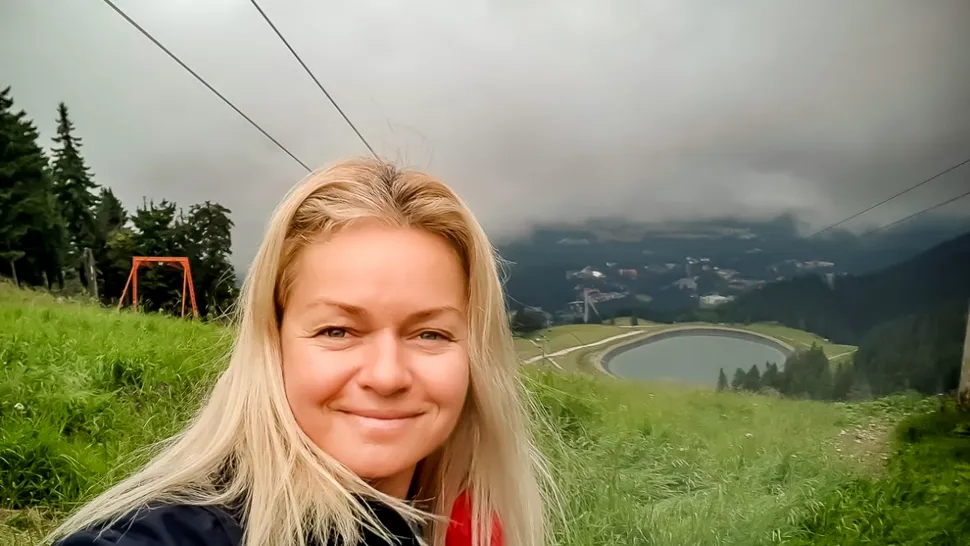 Vă mai amintiți de Dana Mladin, prezentatoarea de la Școala Vedetelor? În ce televiziune lucrează astăzi VIDEO