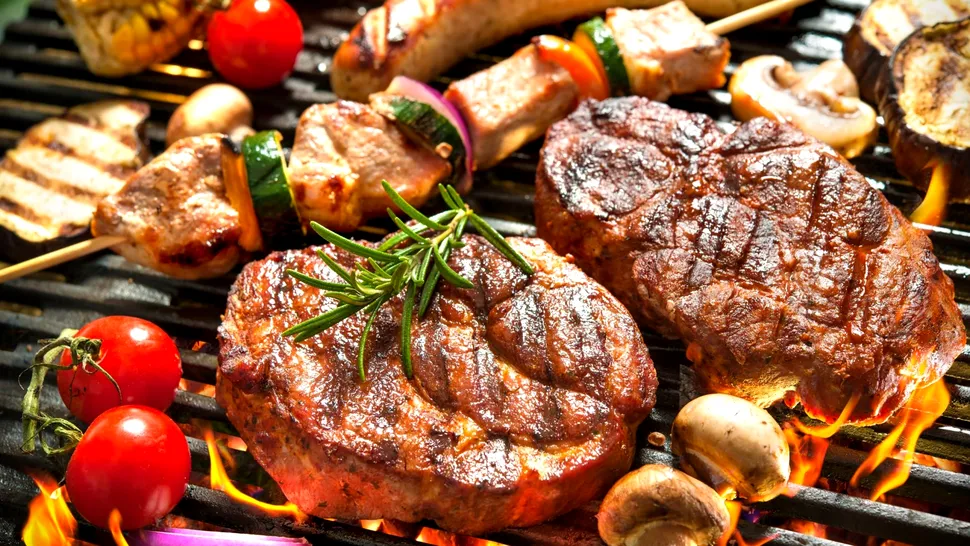 Ce carne nu e indicat să punem pe grătar. Mulți o consumăm așa