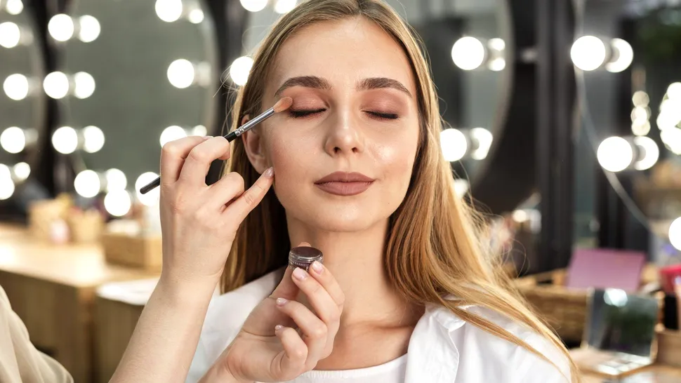 Sfaturi de înfrumusețare pentru un look întinerit. Cum să obții un machiaj impecabil și revigorant