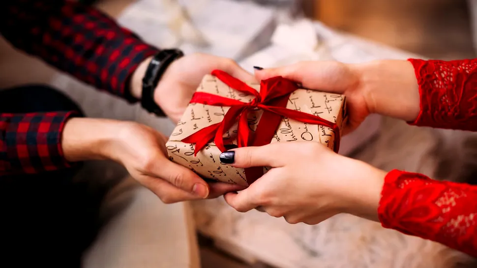 Idei de cadouri pentru Valentine`s Day. Fii în pas cu ultimele apariții în materie de beauty