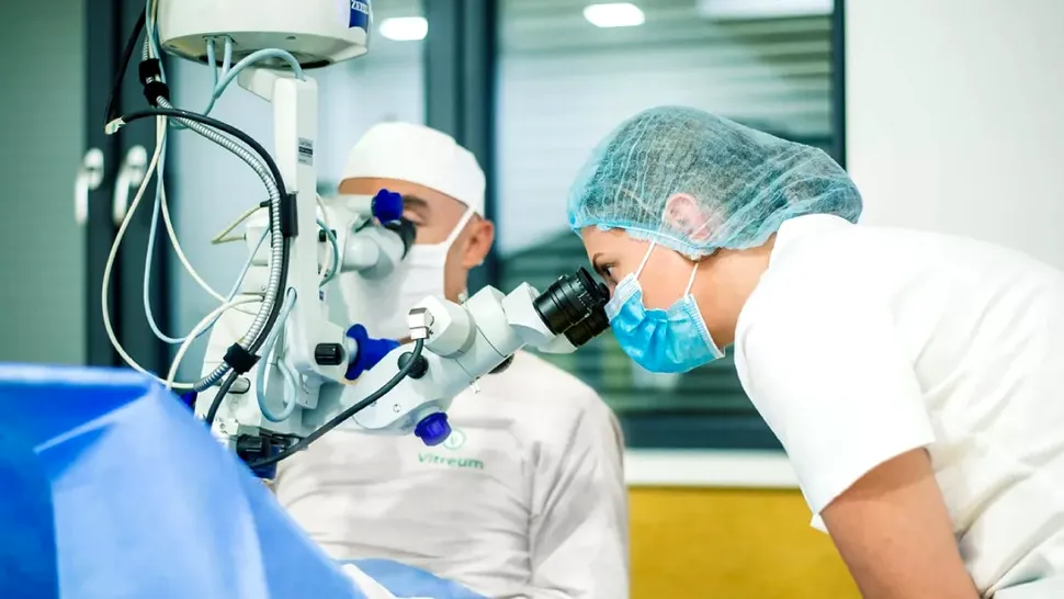 Operația revoluționară care redă vederea. Cum poate un dinte implantat în ochi să schimbe viața pacienților