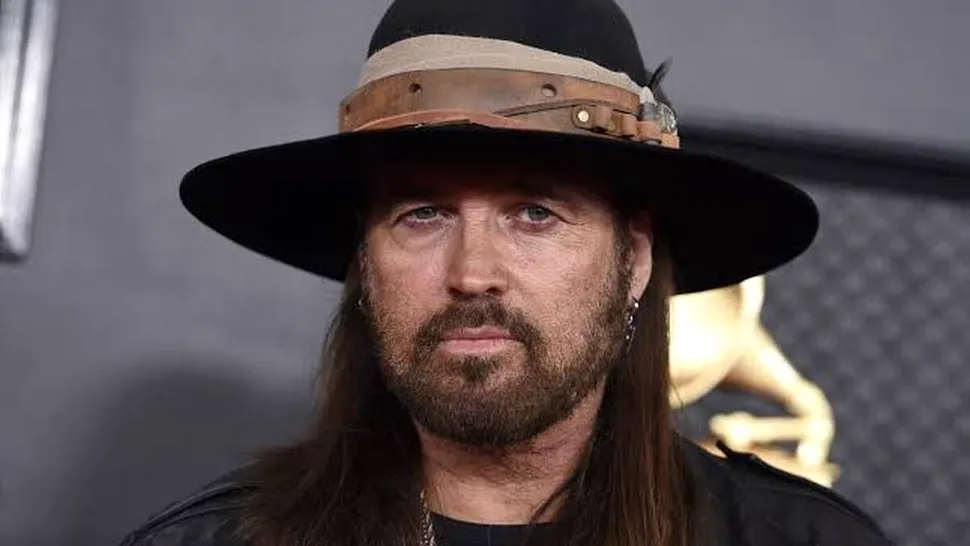 Billy Ray Cyrus rupte tăcerea despre relația cu Elizabeth Hurley: „M-am simțit ca și cum aș fi atins fundul prăpastiei”