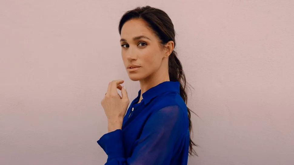Meghan Markle renunță la titlul regal și se prezintă simplu: „Meghan”
