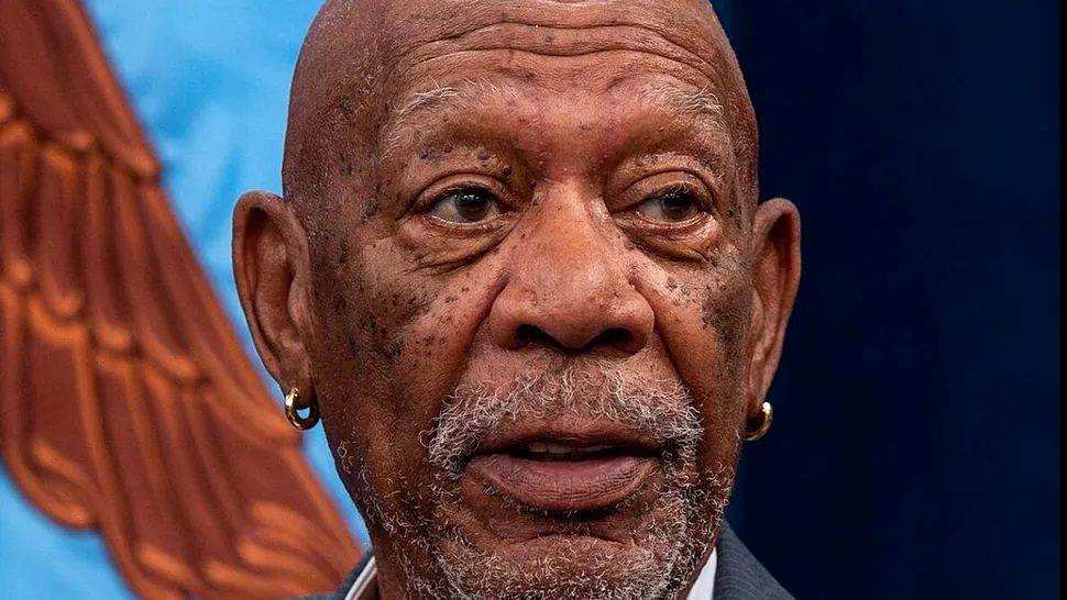 Morgan Freeman și misterul cerceilor de aur. Povestea din spatele unui accesoriu iconic