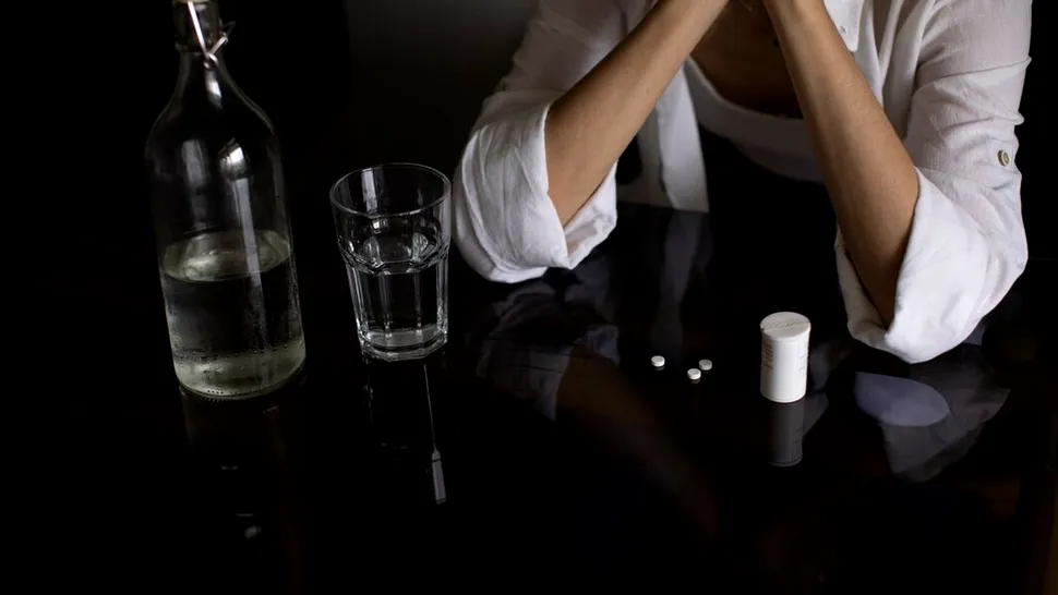 Poate alcoolul să declanșeze atacuri de panică? Ce spun experții despre legătura dintre consumul de alcool și anxietate