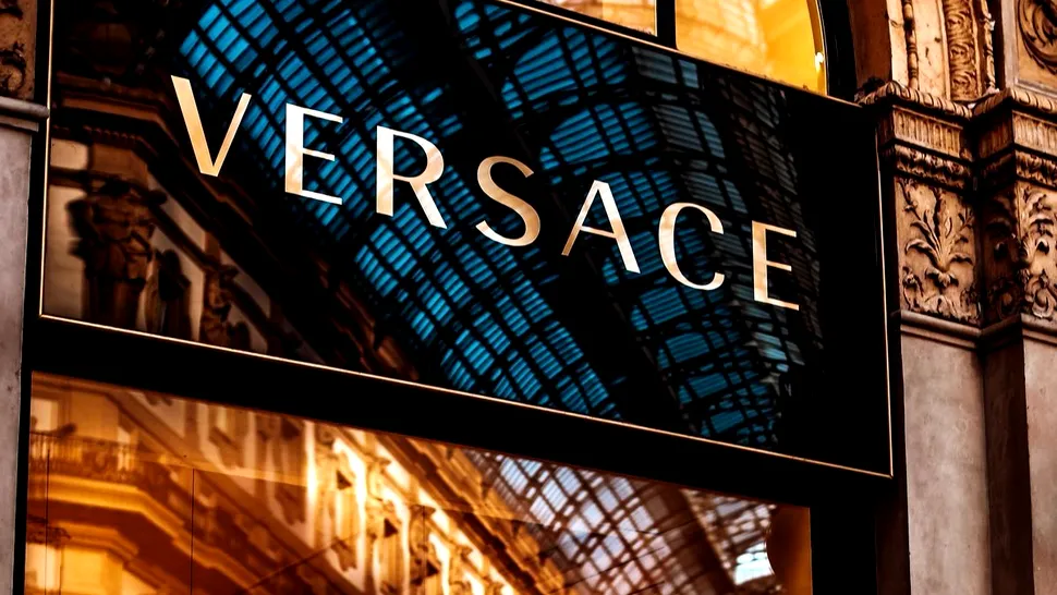 Prada cumpără Versace pentru 1,4 miliarde de dolari