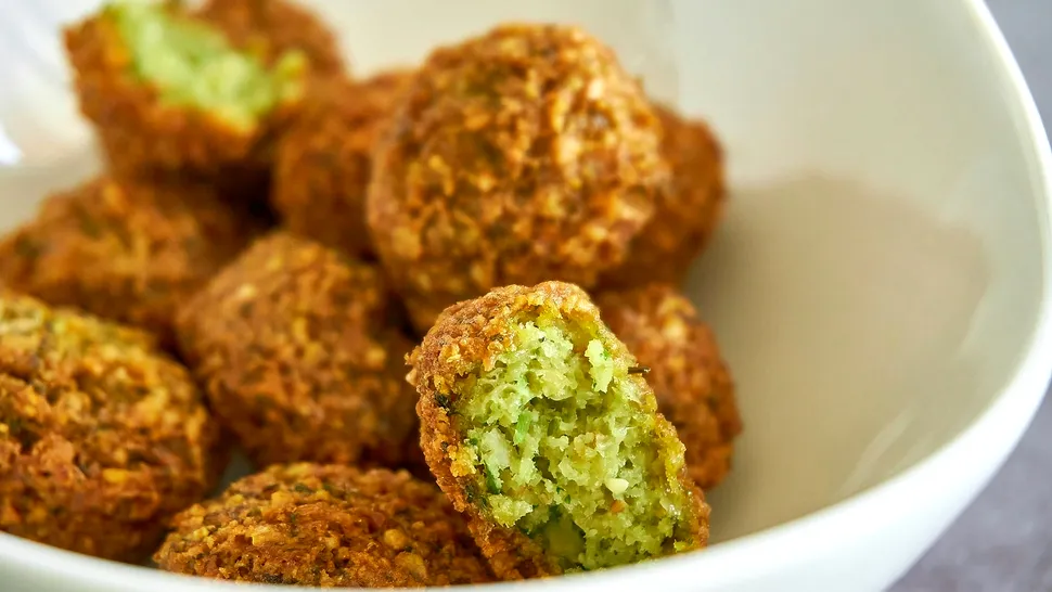 Sendviș cu falafel pentru zilele de post. Rapid, sățios și plin de savoare