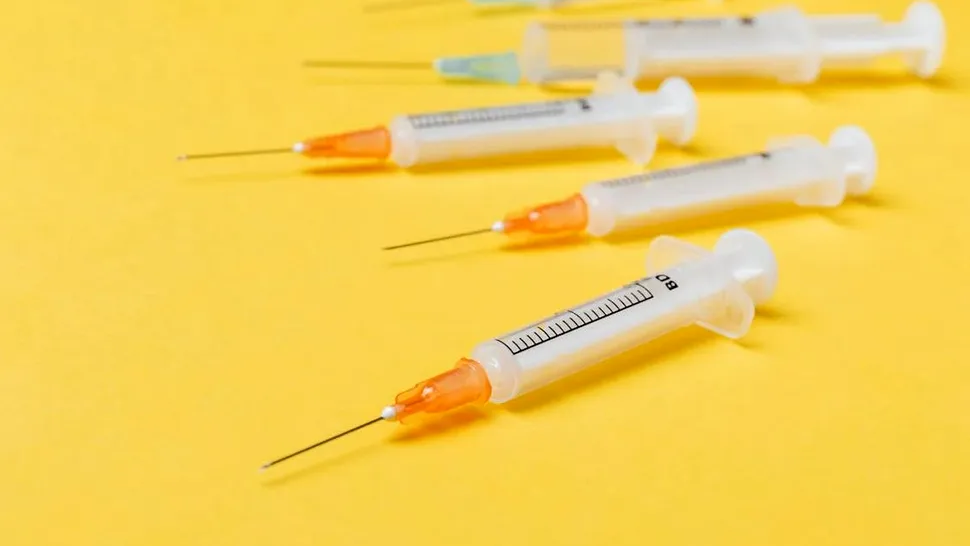 SUA își schimbă strategia: vaccinul COVID-19, doar pentru vârstnici și persoane vulnerabile