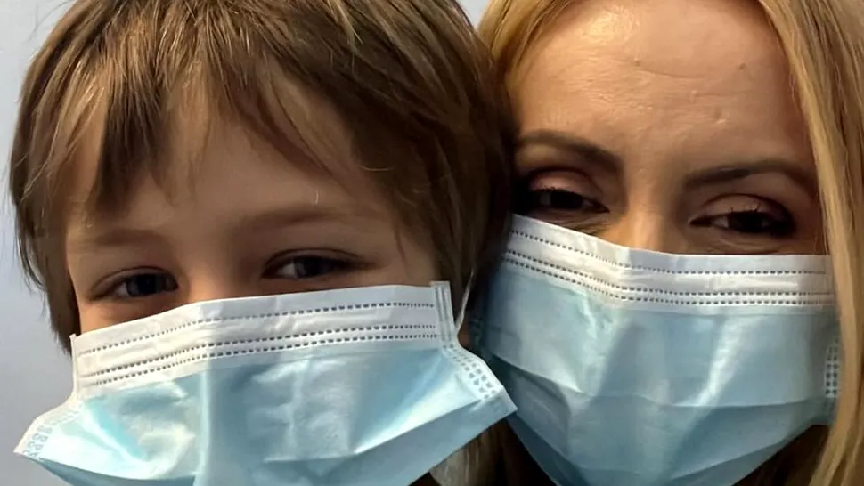 Băiețelul Simonei Gherghe, înțepat de o căpușă. Vedeta a ajuns cu el la spital
