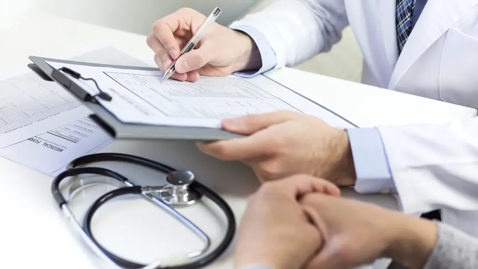 Concediile medicale vor fi impozitate din nou. Ce presupune noua taxă pe boală în 2025