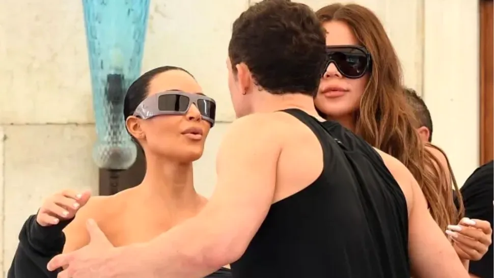 Kim Kardashian și Orlando Bloom, surprinși în ipostaze apropiate. Ce se întâmplă în lipsa lui Katy Perry?
