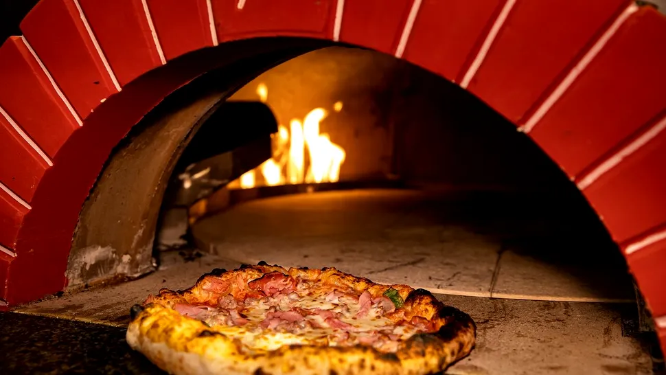 Singura pizzerie românească premiată în Europa funcționează la parterul unui cămin studențesc