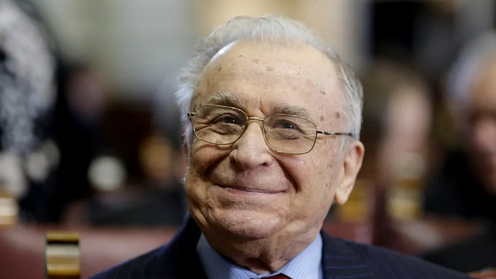Starea lui Ion Iliescu se agravează. Medicii îi asigură suport respirator